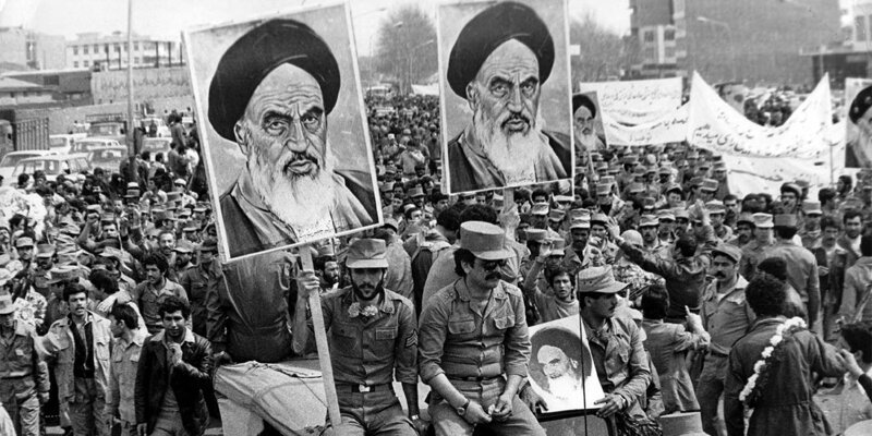 Наш аятолла в Тегеране, или как США приводили к власти Хомейни