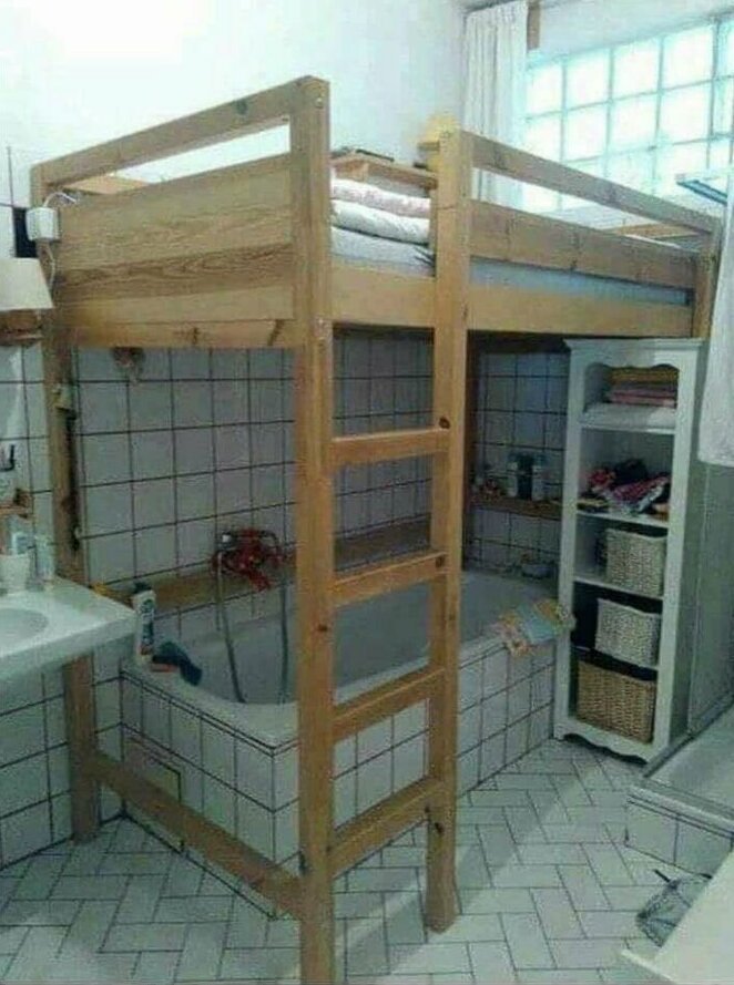 И компактная ванная-спальня