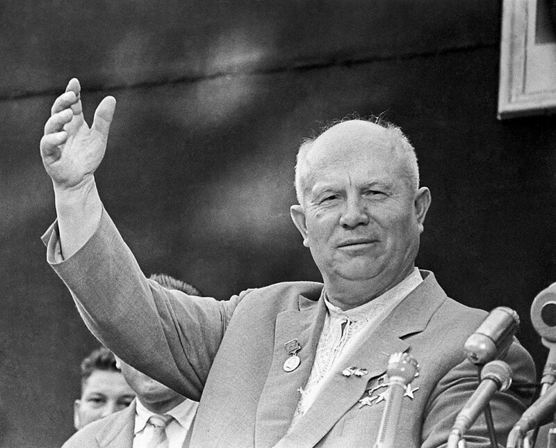 «Ни одна скотина не поспевает». Как Хрущёв вёл народ «в светлое будущее»