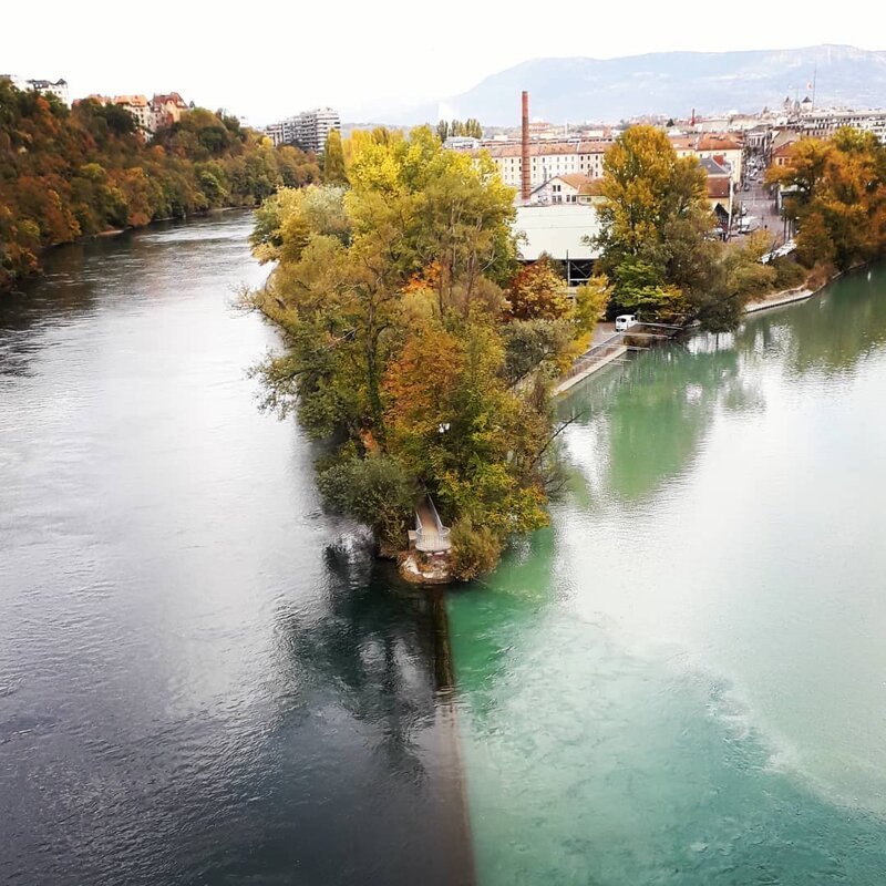 Как выглядит место, где встречаются две реки с разным цветом воды