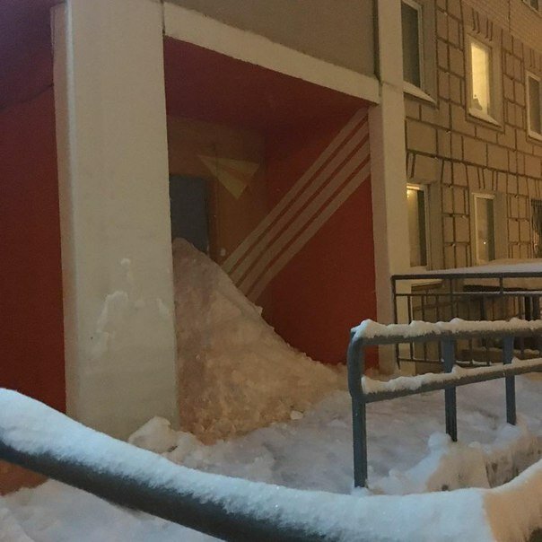 4 февраля в Видном жители закопали вход в офис управляющей компании