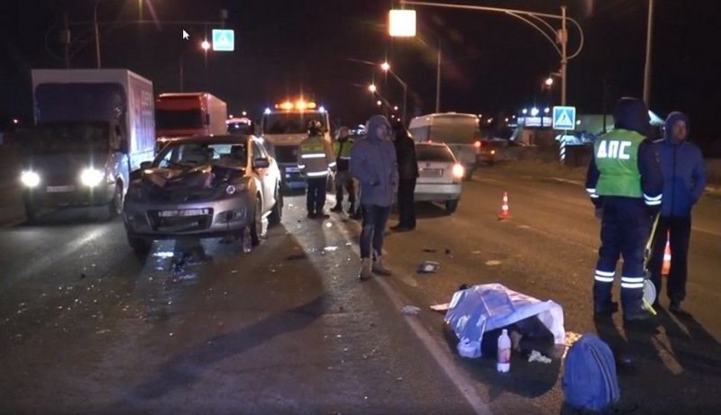 Авария дня. В Калужской области автомобиль сбил двух пешеходов