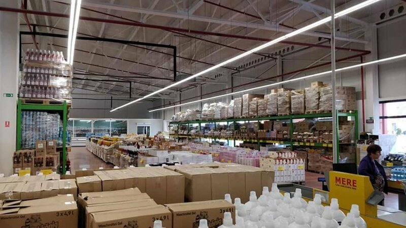 В Германии из-за ажиотажа, временно приостановил работу новый супермаркет из России