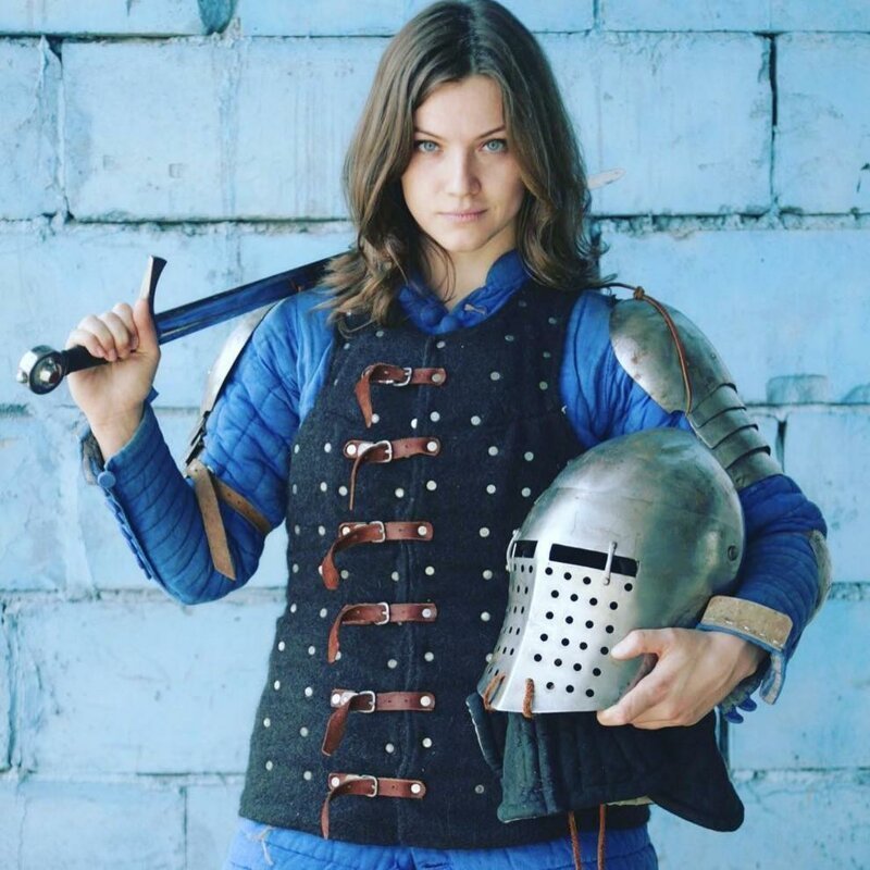 Капитан женской сборной России по средневековым боям