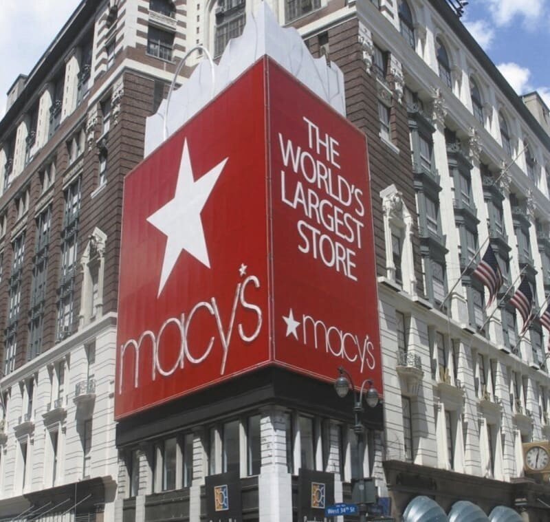 1. "Меня назвали Мейси в честь торгового центра Macy's, потому что у мамы начались там схватки"