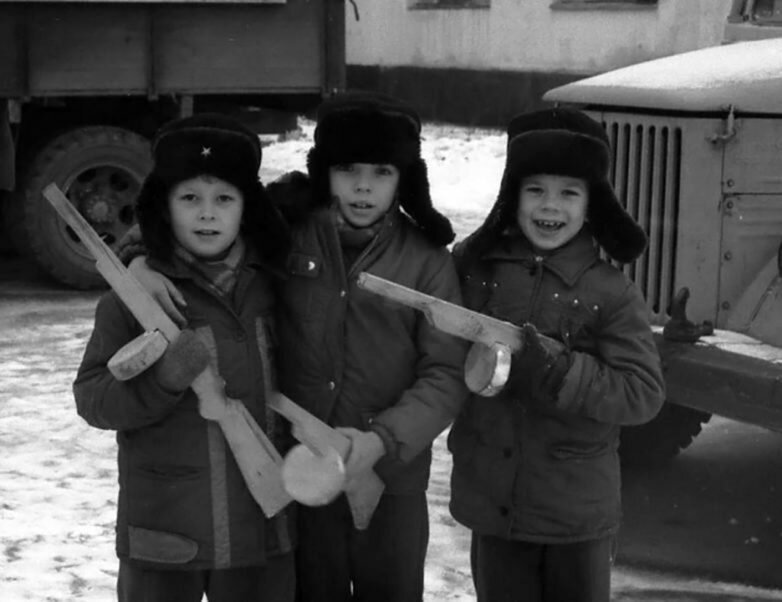 Мальчишки просто обожали «стрелялки». 