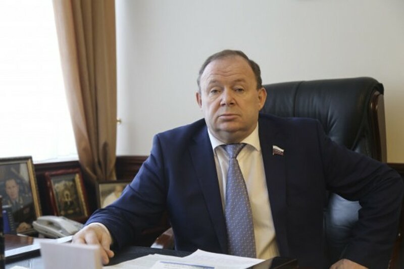 Владимир Лаптев, член Совета Федерации с 2005 года