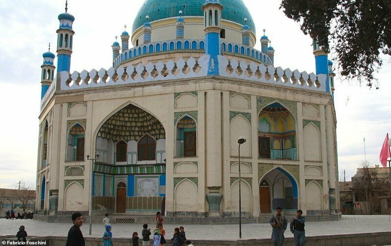 Тогда и сейчас (1928 и 2014): мавзолей Ахмад-Шаха Дуррани в Кандагаре - здесь похоронен основатель Афганского государства