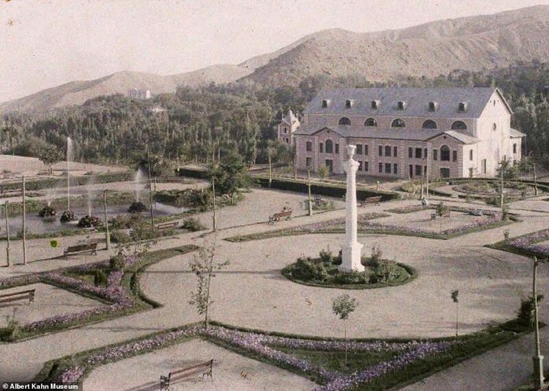 Вид на сады в городе Пагман, которые были возведены в начале 1900-х годов Амануллой Ханом, королем Афганистана с 1919 по 1929 год