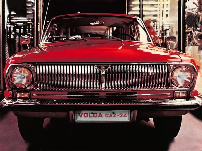 24-я Волга создавалась еще при старой системе, а выпускалась уже при новой. Но все равно осталась ГАЗ-24. По новой схеме стали называть только следующую Волгу ГАЗ-3102
