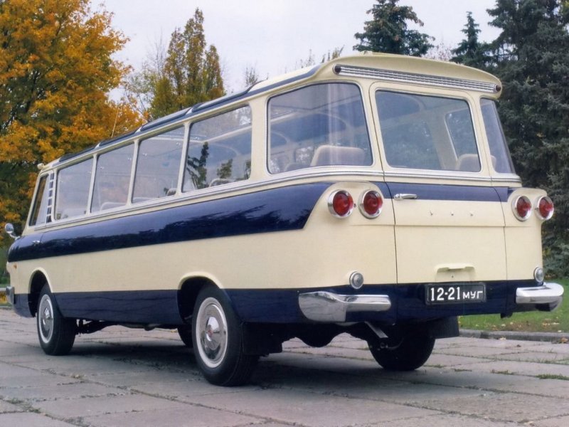 Первые варианты автобуса Юность назвались ЗиЛ-118…