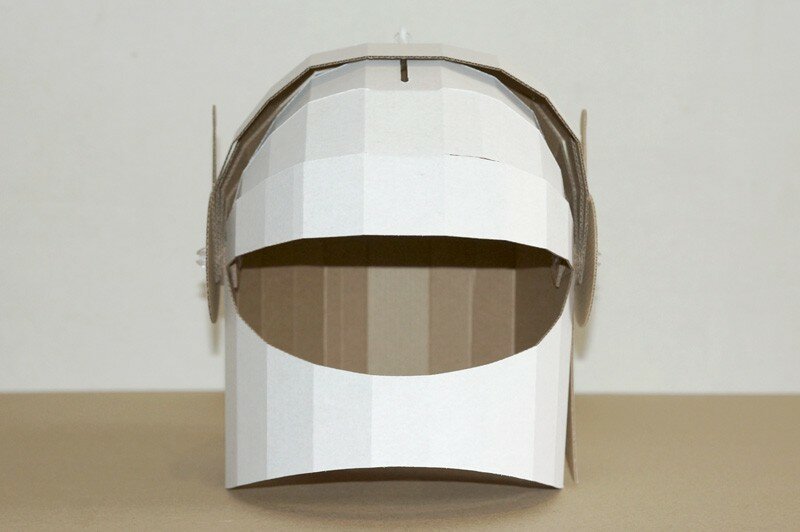 Шлем космонавта из картона