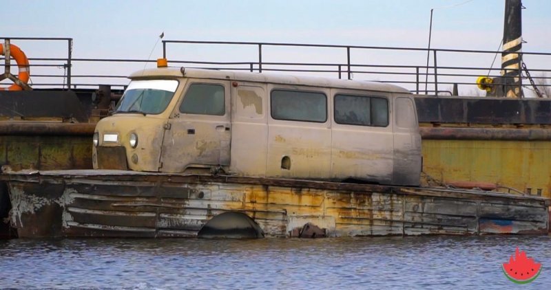 Знаменитая лодка с кузовом от "Буханки" из Астраханской области
