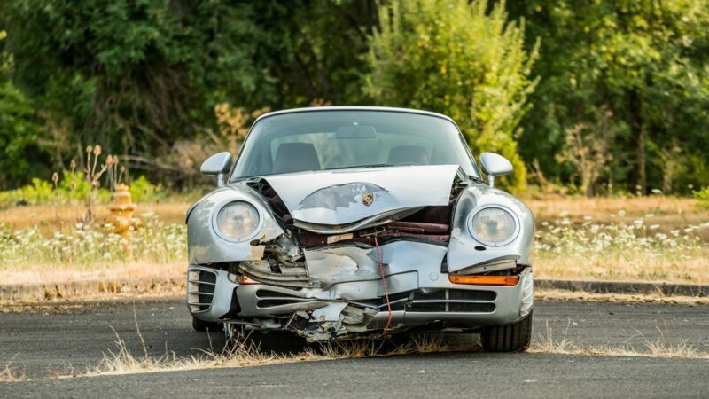 Разбитый при транспортировке Porsche 959 все же умудрились продать