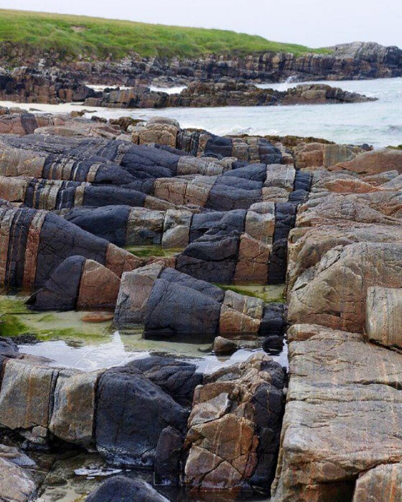 Норт-У́ист — остров в архипелаге Внешние Гебриды, Шотландия.