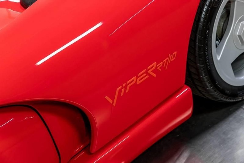 Новый Dodge Viper первого поколения 1992 года продается на eBay