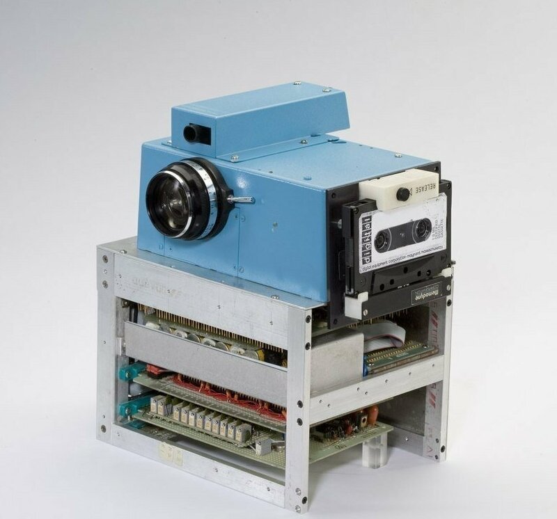Первый цифровой фотоаппарат
