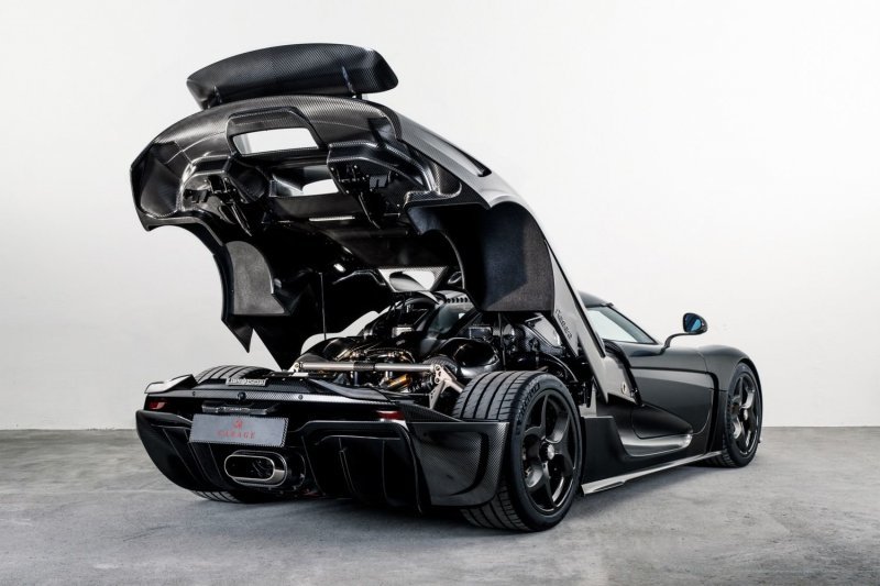 Koenigsegg Naked Carbon: первый гиперкар с кузовом из голого углеродного волокна