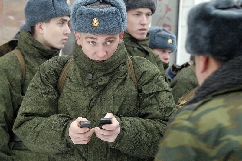 Госдума запретила военным пользоваться смартфонами, общаться с журналистами и зависать в соцсетях