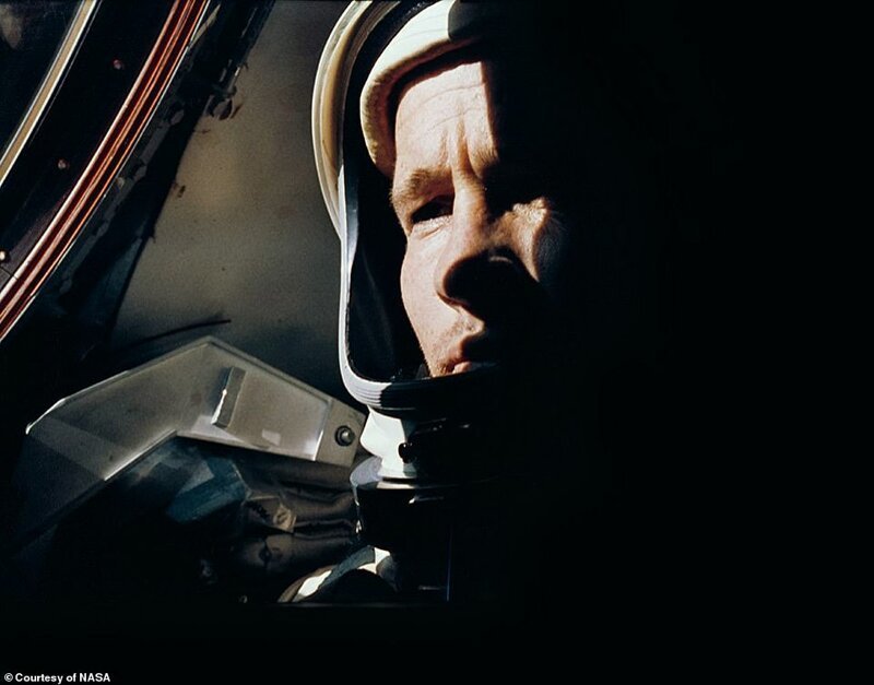 Снимок астронавта Эдварда Уайта, сделанный в июне 1965 года в ходе миссии Gemini 4 ее командиром - Джимом Макдивиттом. Это первый портрет астронавта в полете