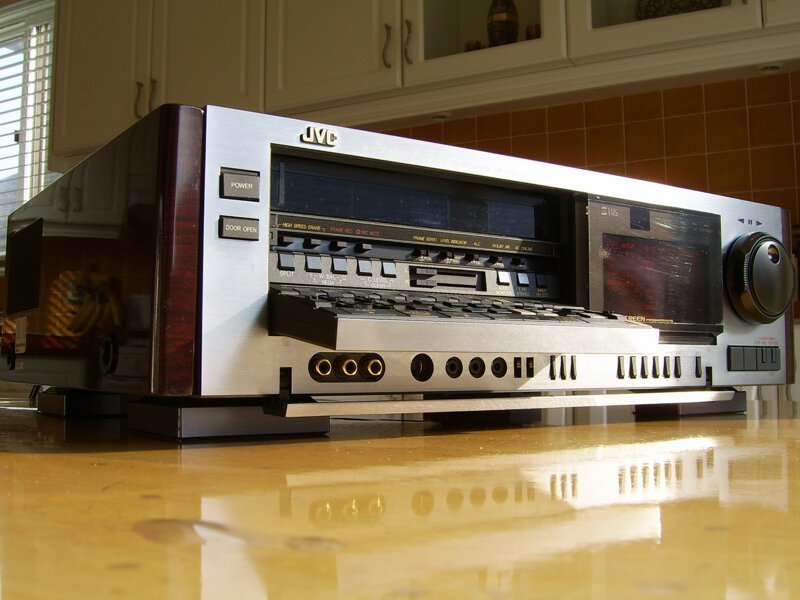 JVC HR-S10000U (формат S-VHS)