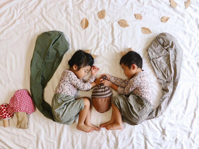 Мама близнецов превращает время их сна в захватывающие приключения