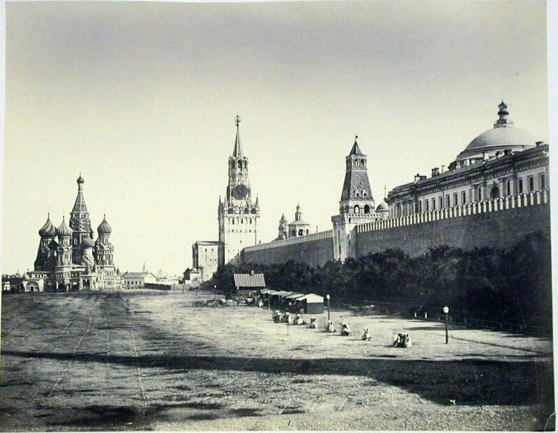 Мавзолей Ленина - не стройка века, но весьма примечательное здание. Красная площадь до Мавзолея
