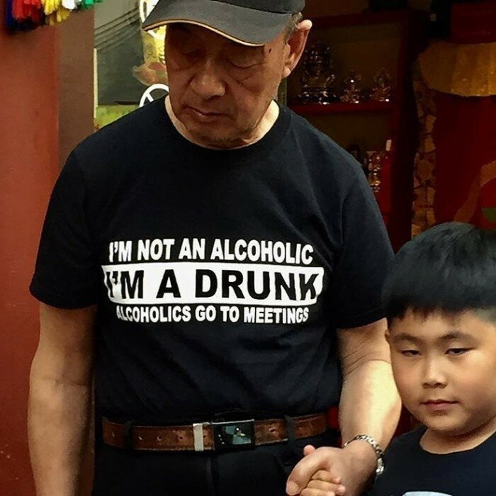 6. "Я не алкоголик. Я пьяница. Алкоголики ходят на собрания"