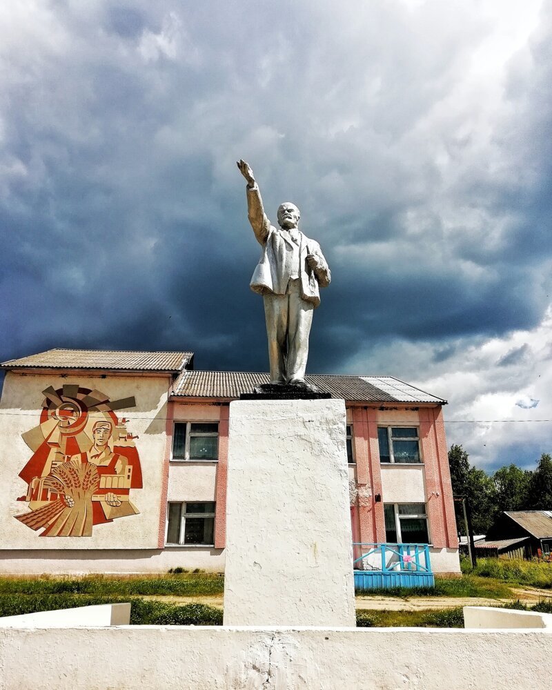 Эстетика Ильичей: памятники Ленину повсюду