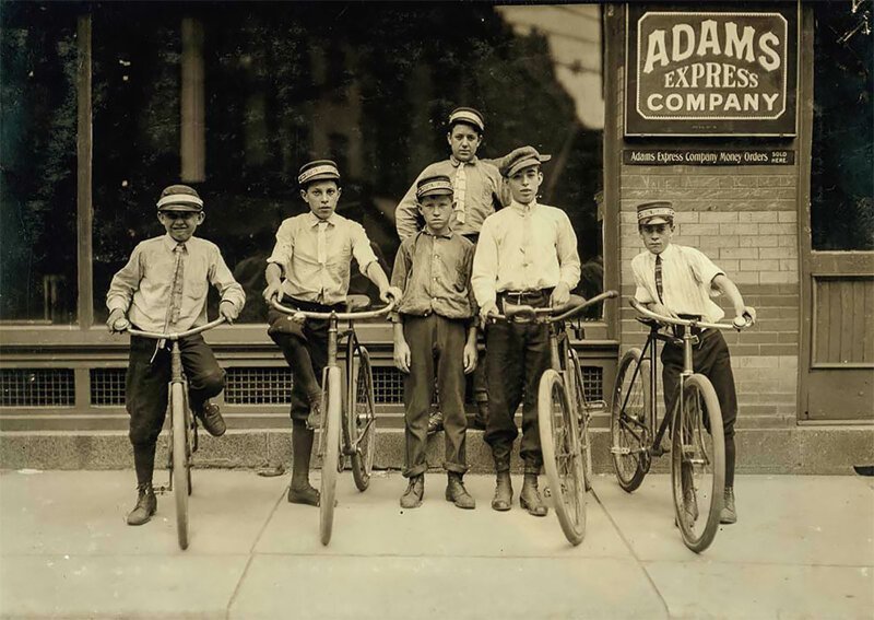 Велокурьеры в Норфолке, штат Вирджиния. Июнь 1911 г. 