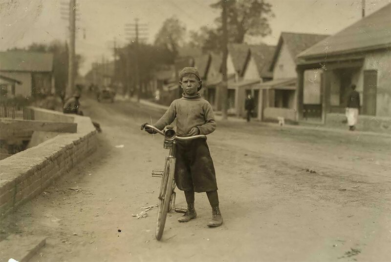 Исаак Бойетт, 12-летний владелец, менеджер и курьер Club Messenger Service. Уэйко, Техас, ноябрь 1913 г. 