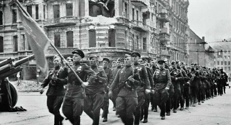 День Советской армии и Военно-Морского флота