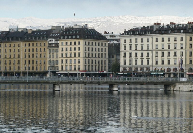 Женева - жемчужина Швейцарии в окружении французских Альп