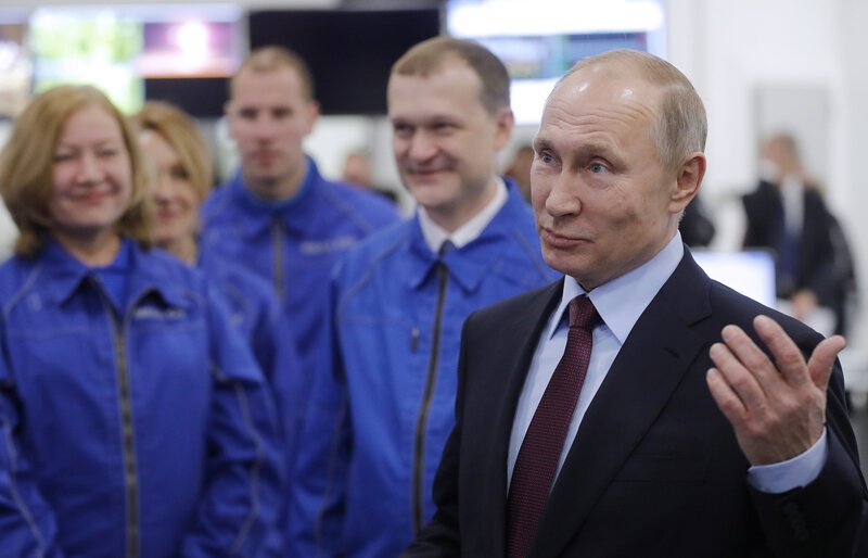 Кто и зачем подсовывает Путину ряженых?