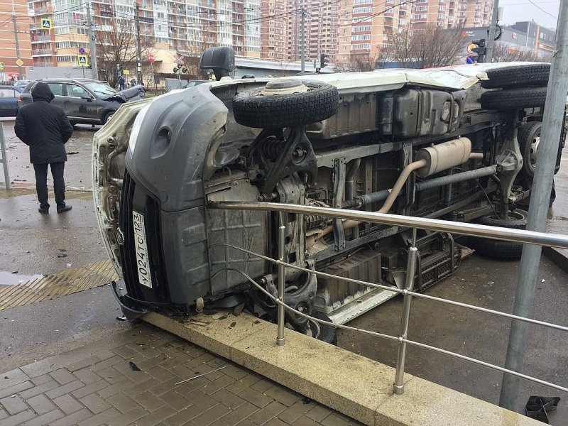 Авария дня.  В ДТП со "скорой" в Краснодаре пострадали семь человек