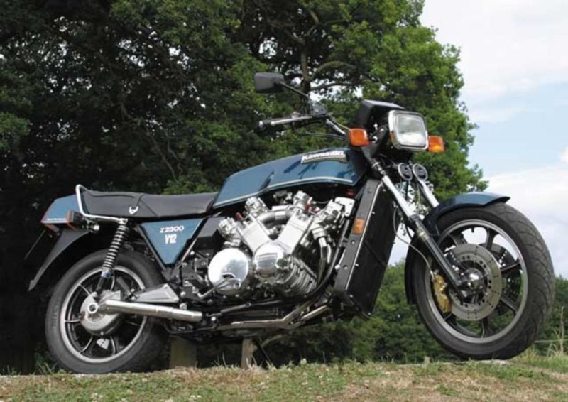 Классический мотоцикл Kawasaki с 12-цилиндровым двигателем