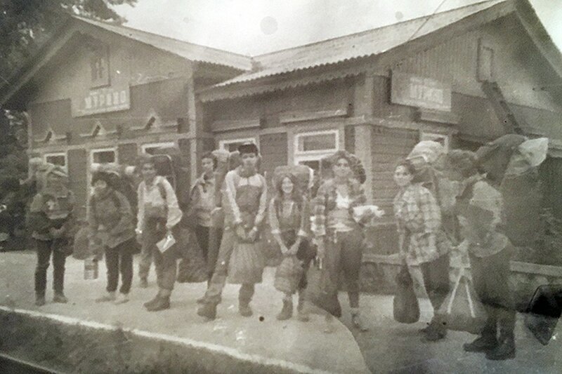 Группа на станции Мурино в Иркутской области. Фото из архива Галины Бапановой.