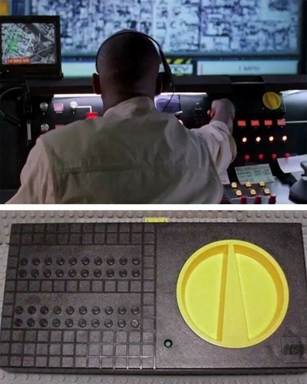 Регулятор скорости движения LEGO был частью высокотехнологичной панели управления в фильме «Виртуозность»