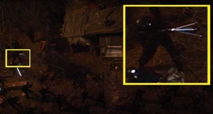 В «Мстителях» агент «Щ.И.Т.» использовал штатив камеры в качестве оружия