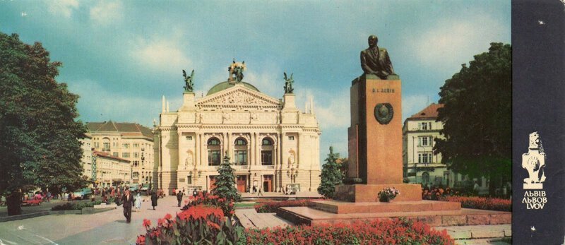 Памятник Ленину у оперного театра