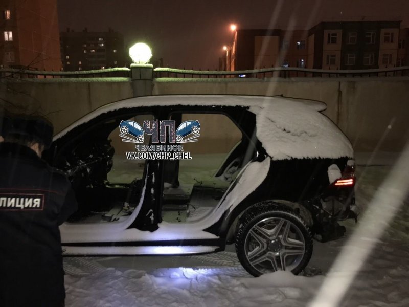 В Челябинске за ночь разобрали дорогой кроссовер Mercedes