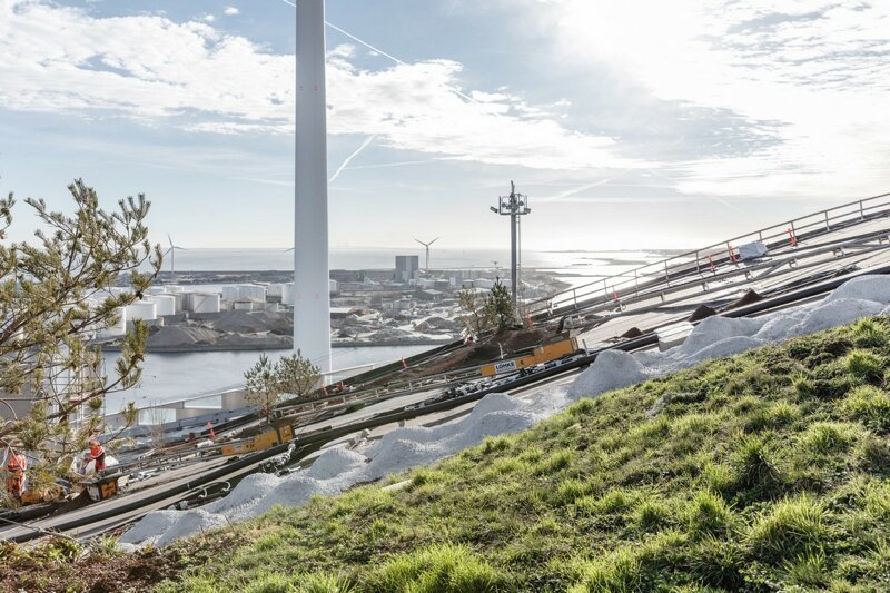 Лыжный склон на датском мусоросжигающем заводе