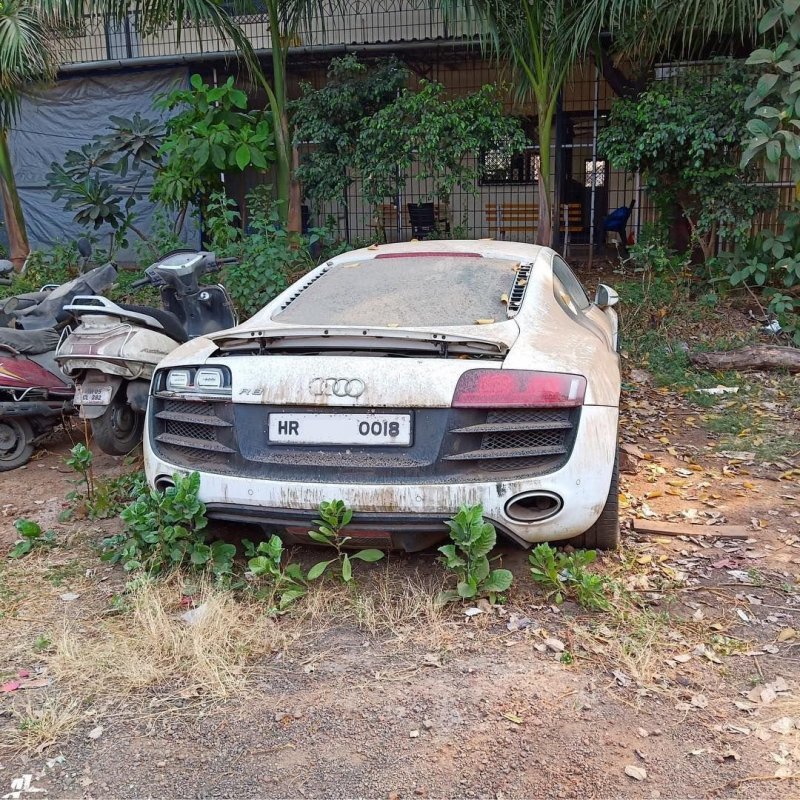 Конфискованный Audi R8 оставили умирать за пределами полицейского участка в Индии