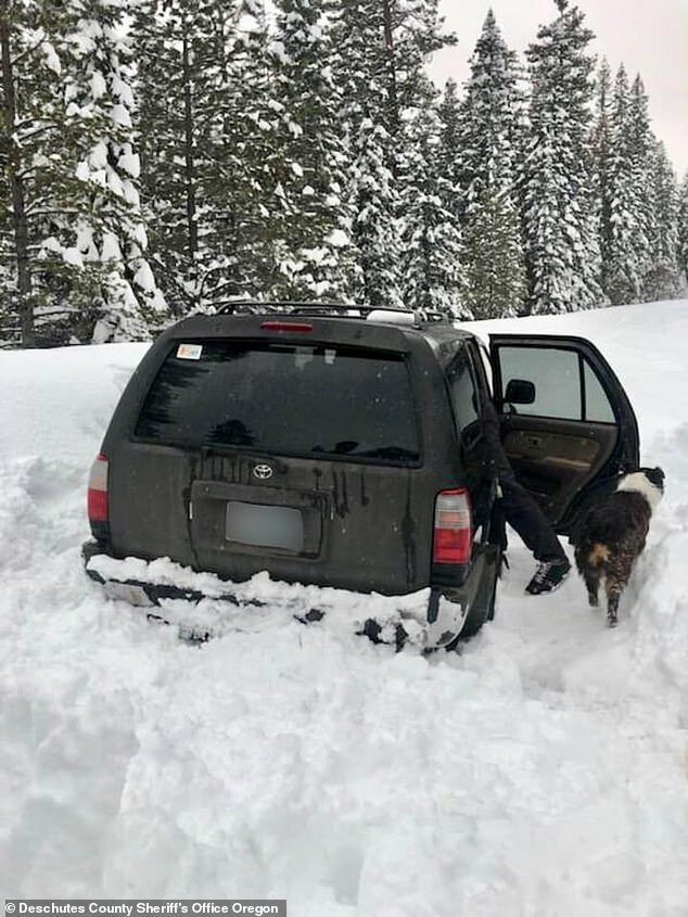 Американец, застрявший в снегу на авто, продержался 5 дней на остром соусе