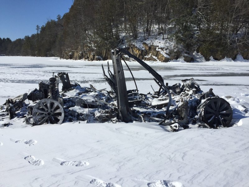 На замерзшем озере в США таинственным образом сгорел электромобиль Tesla