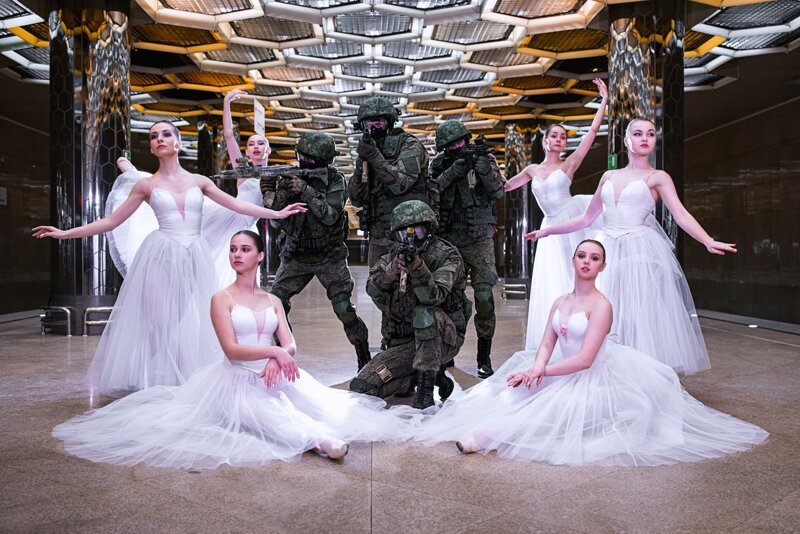 Уральские военные устроили фотосессию с балеринами