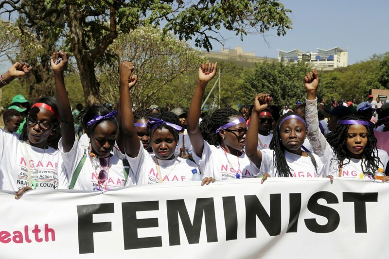 12. Кенийские женщины во время демонстрации по случаю Международного женского дня в Найроби