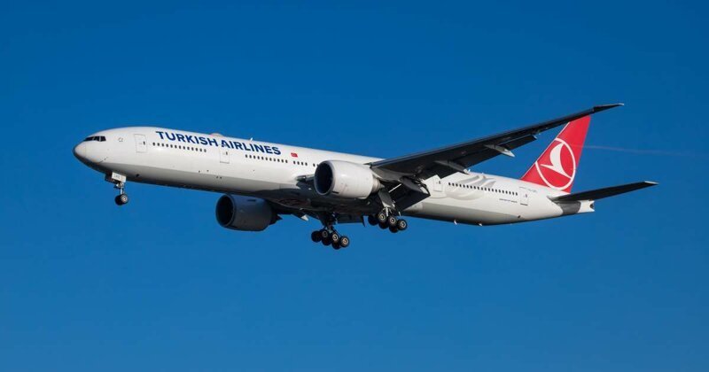 На борту Boeing 777 авиакомпании Turkish Airlines, выполнявшего рейс из Стамбула в Нью-Йорк, находились 326 пассажиров и 21 член экипажа