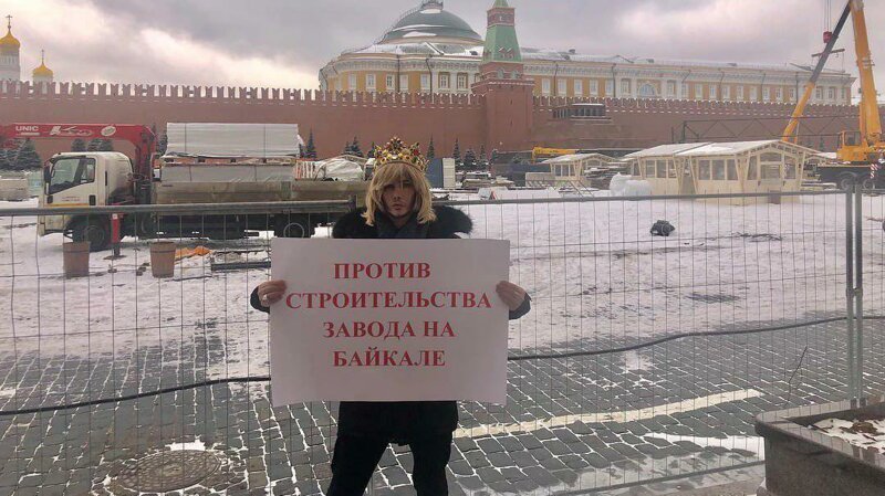 Звезда в шоке: после одиночного пикета в Кремле Сергея Зверева вызвали в полицию
