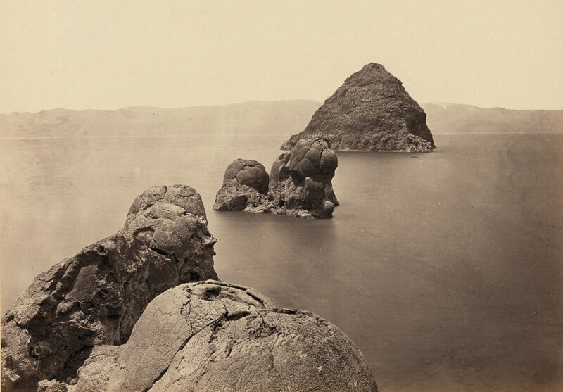 5. Скалы из туфа в озере в штате Невада, 1867 год: